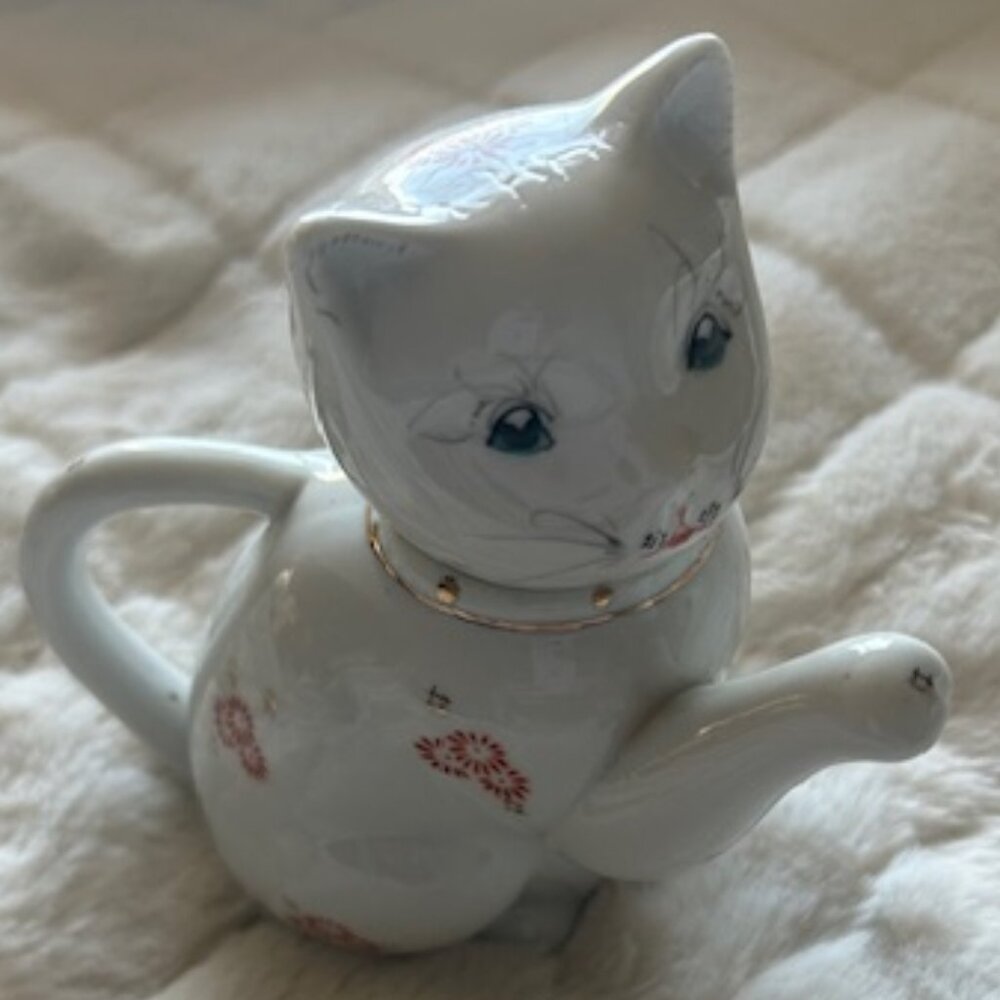 Vintage Cottagecore Grand Millennial Tea Pot